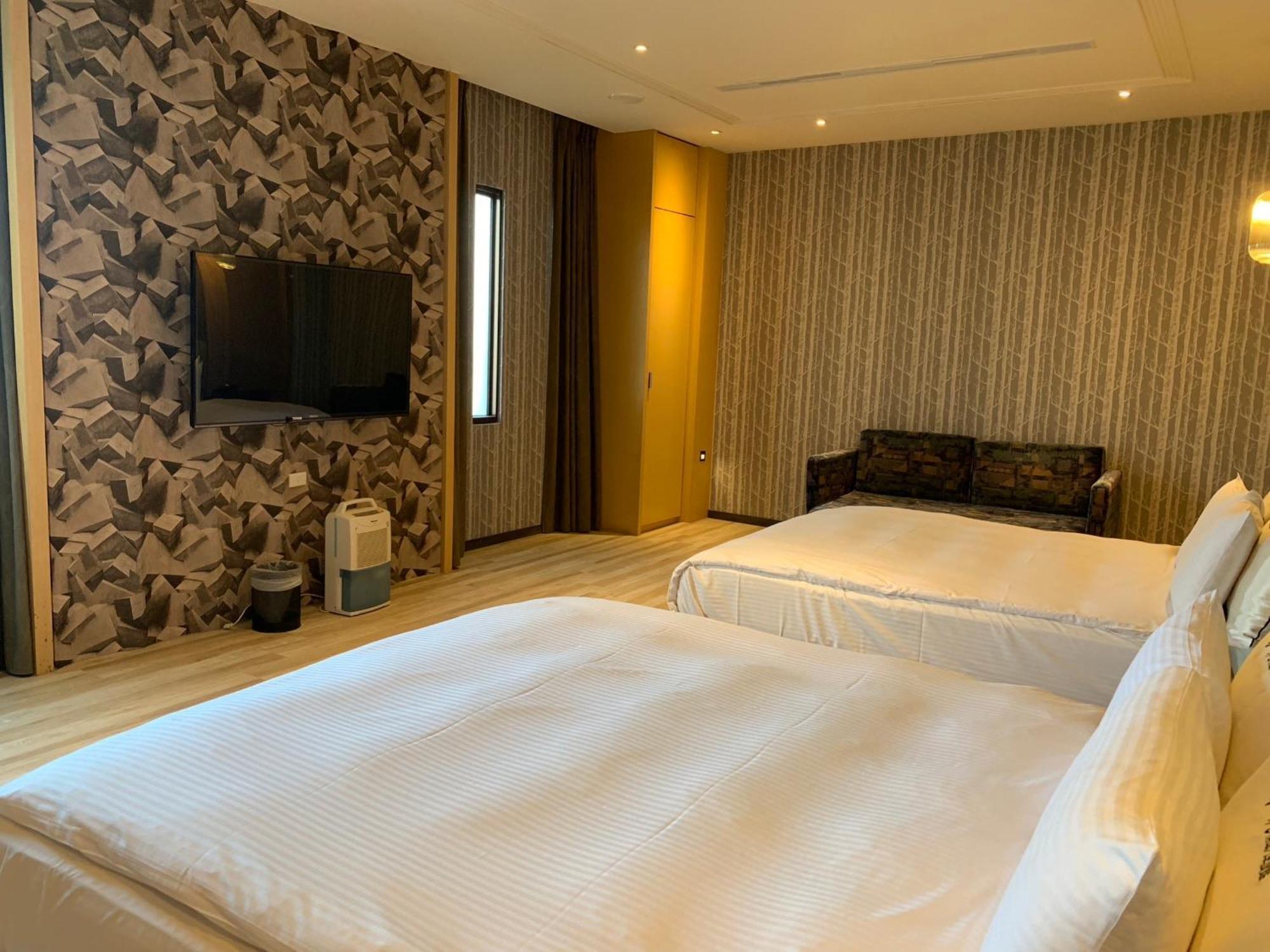 Aquarius Motel Taichung Bagian luar foto