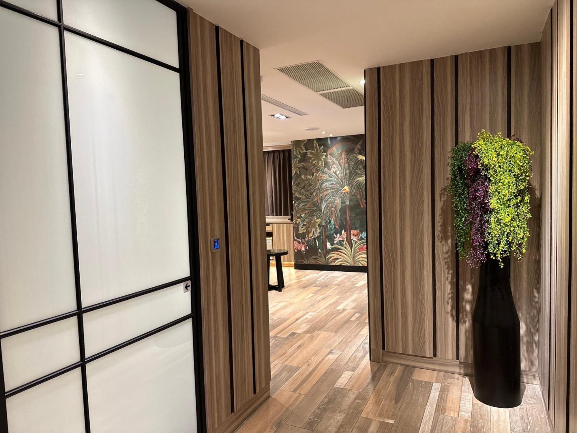 Aquarius Motel Taichung Bagian luar foto