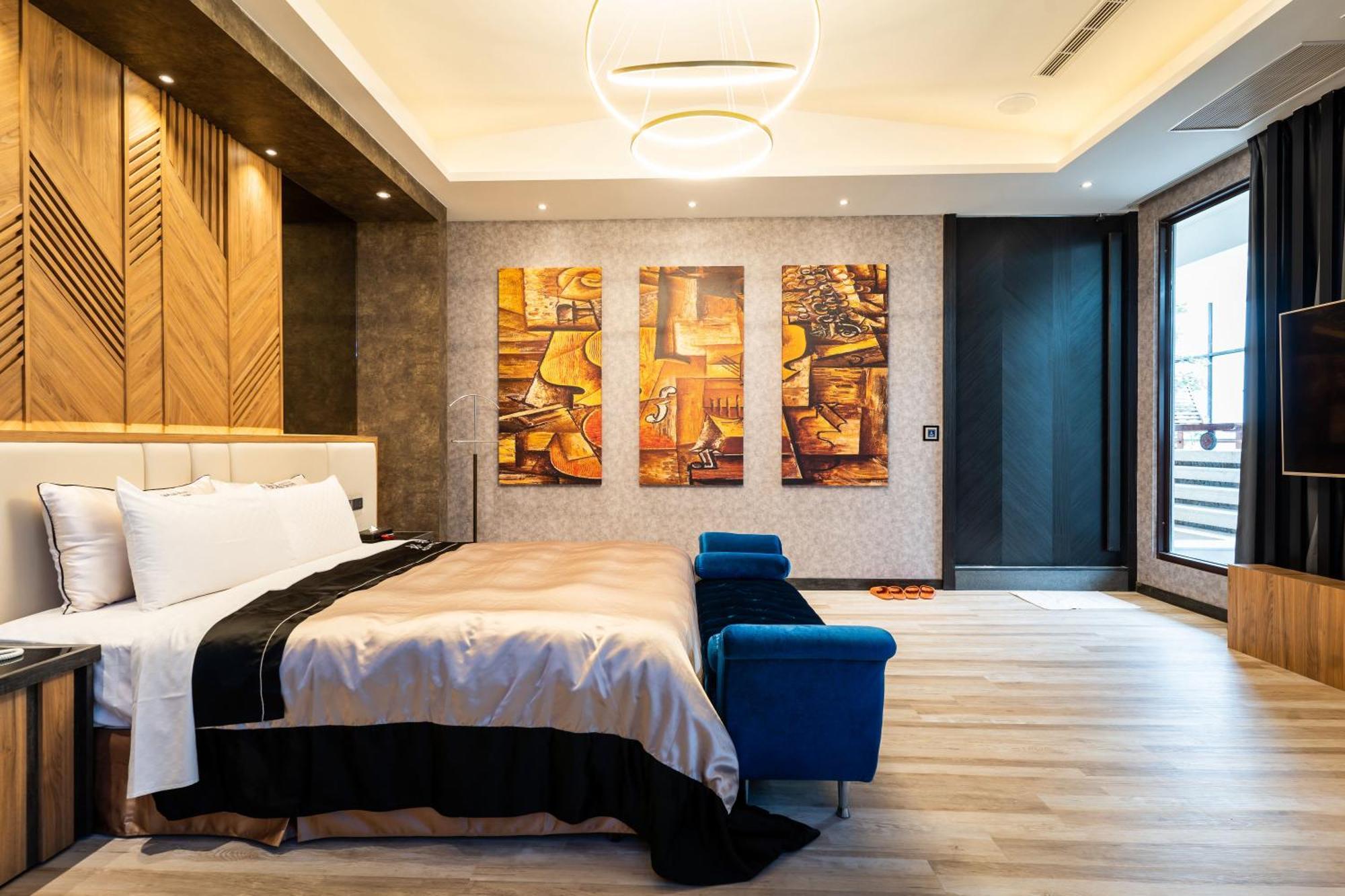 Aquarius Motel Taichung Bagian luar foto