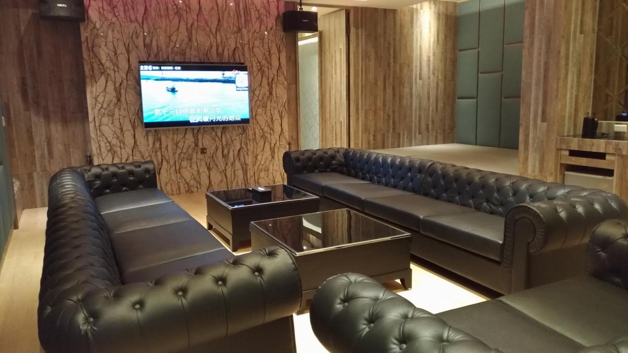Aquarius Motel Taichung Bagian luar foto