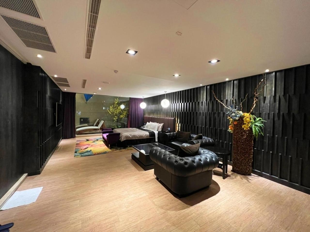 Aquarius Motel Taichung Bagian luar foto