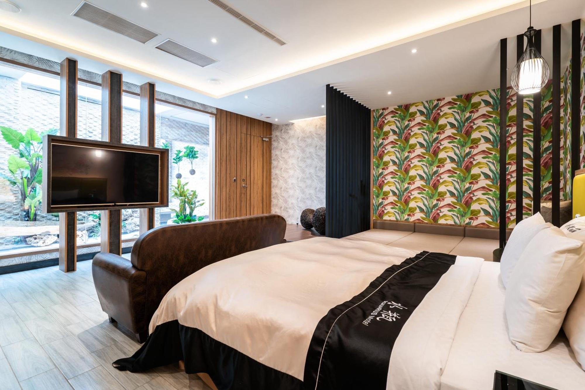 Aquarius Motel Taichung Bagian luar foto