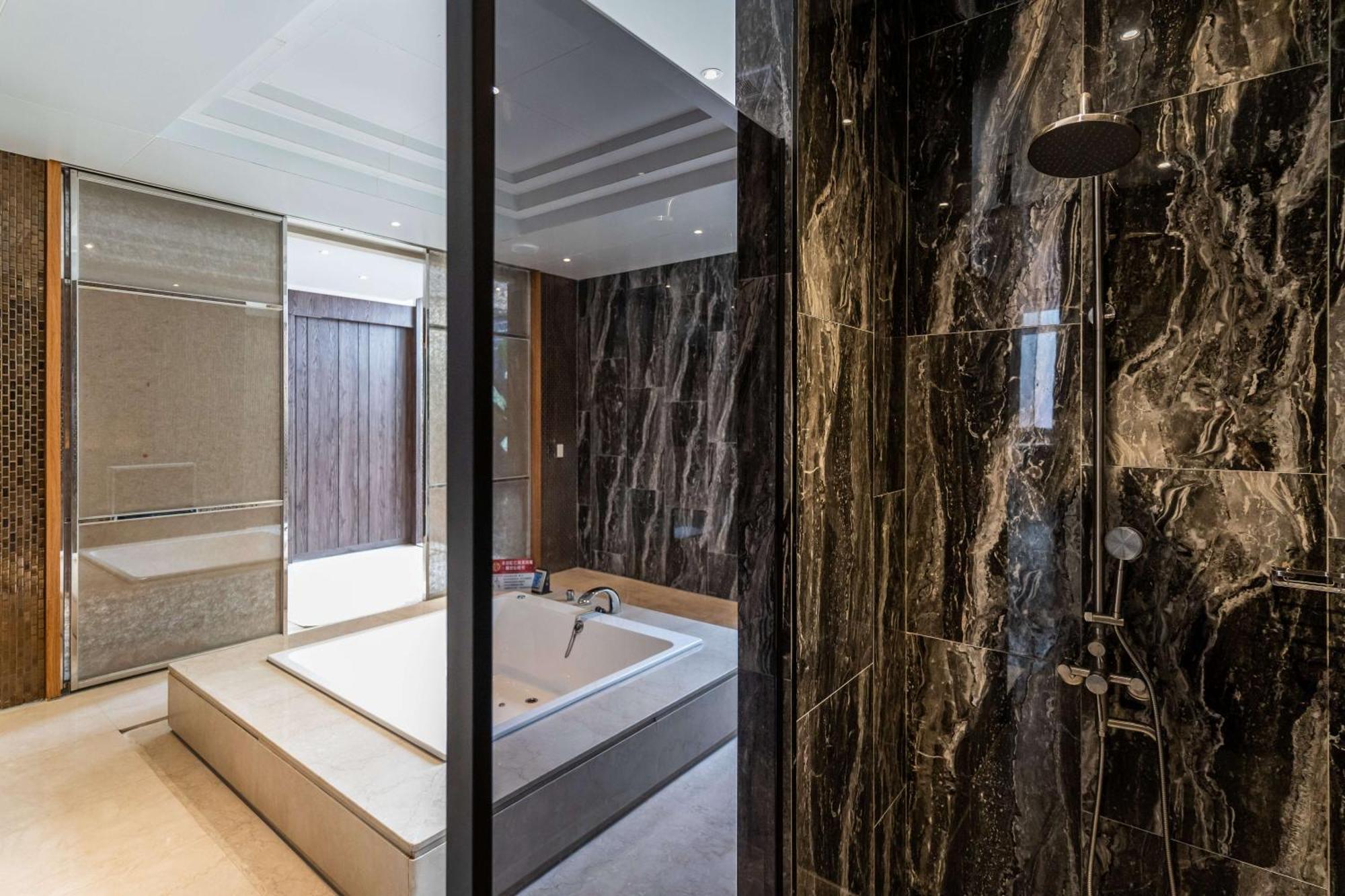 Aquarius Motel Taichung Bagian luar foto