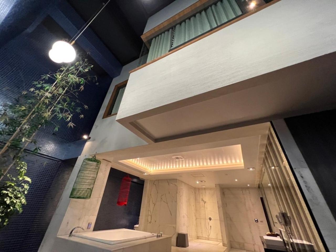 Aquarius Motel Taichung Bagian luar foto