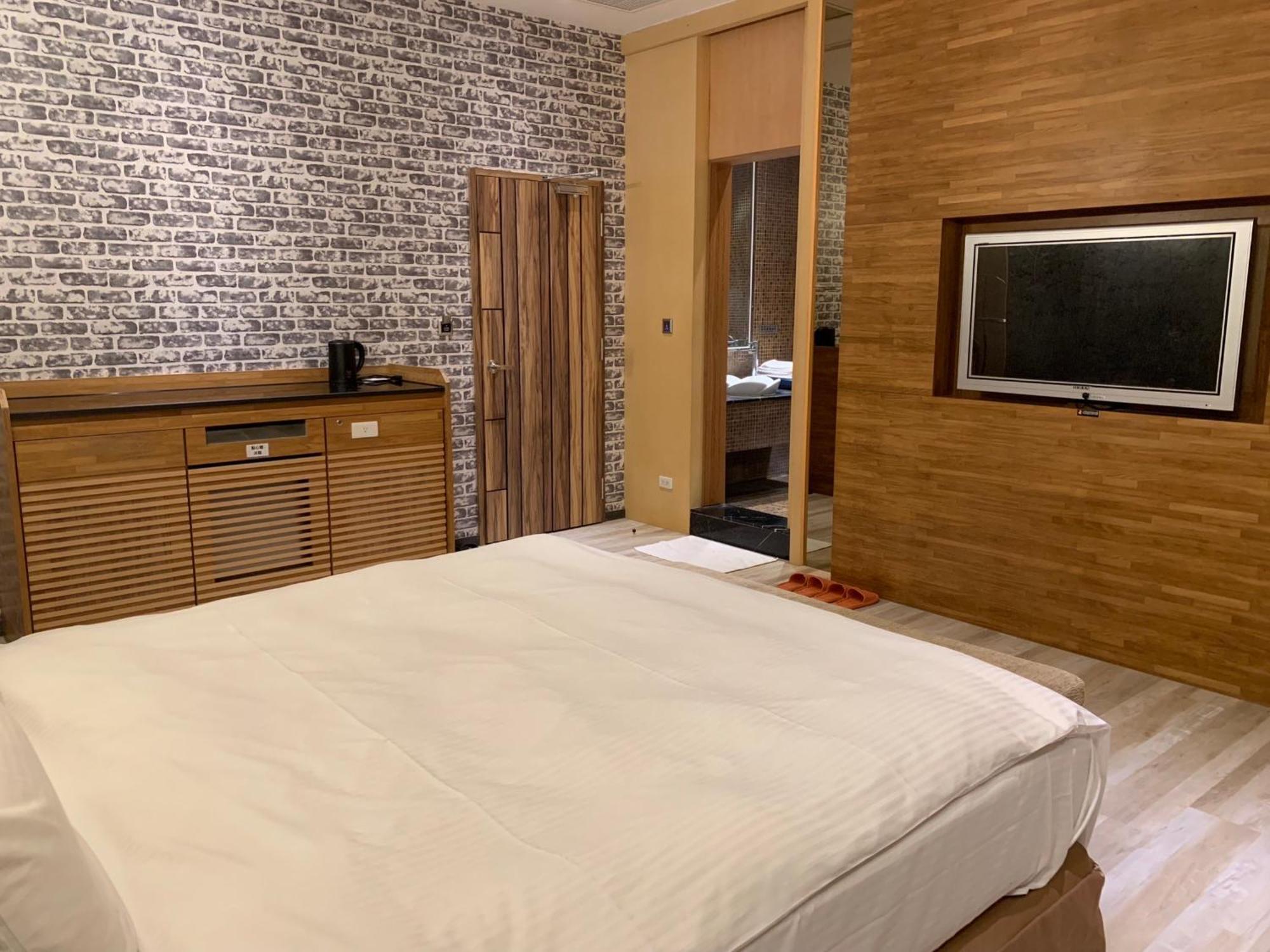 Aquarius Motel Taichung Bagian luar foto