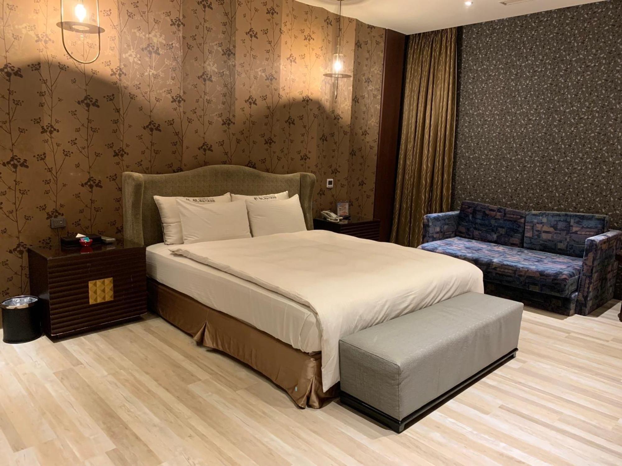 Aquarius Motel Taichung Bagian luar foto