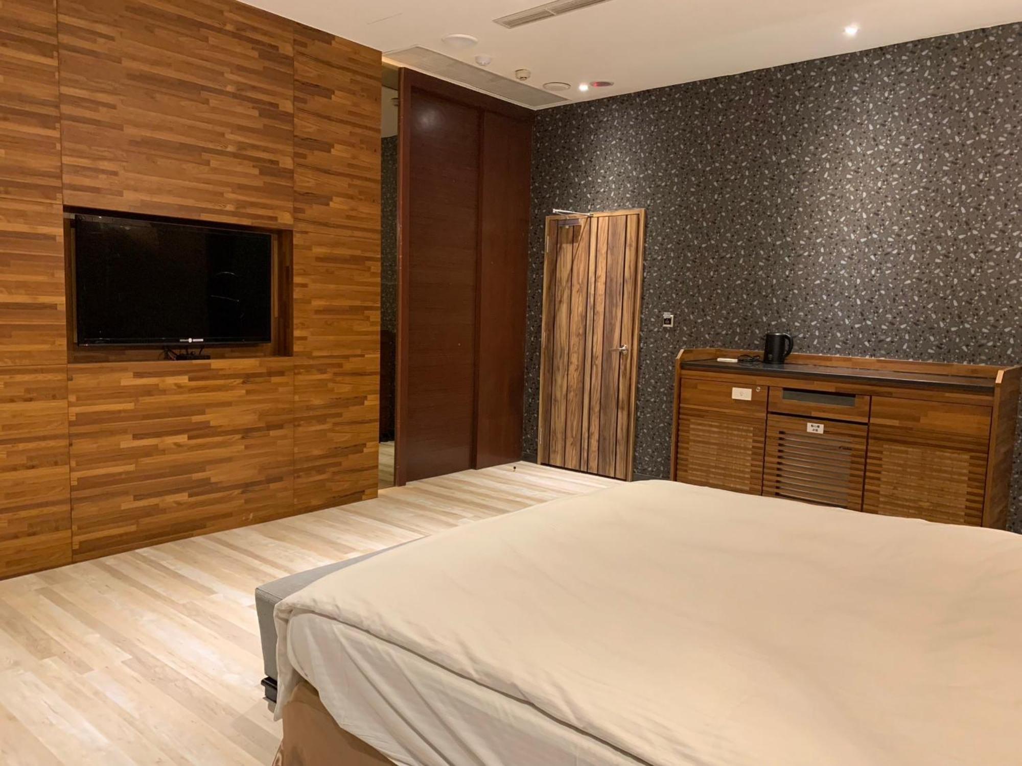Aquarius Motel Taichung Bagian luar foto