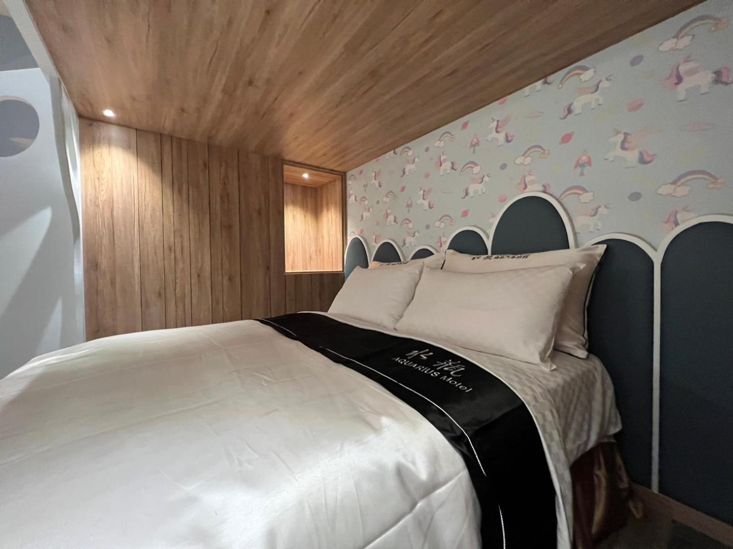 Aquarius Motel Taichung Bagian luar foto