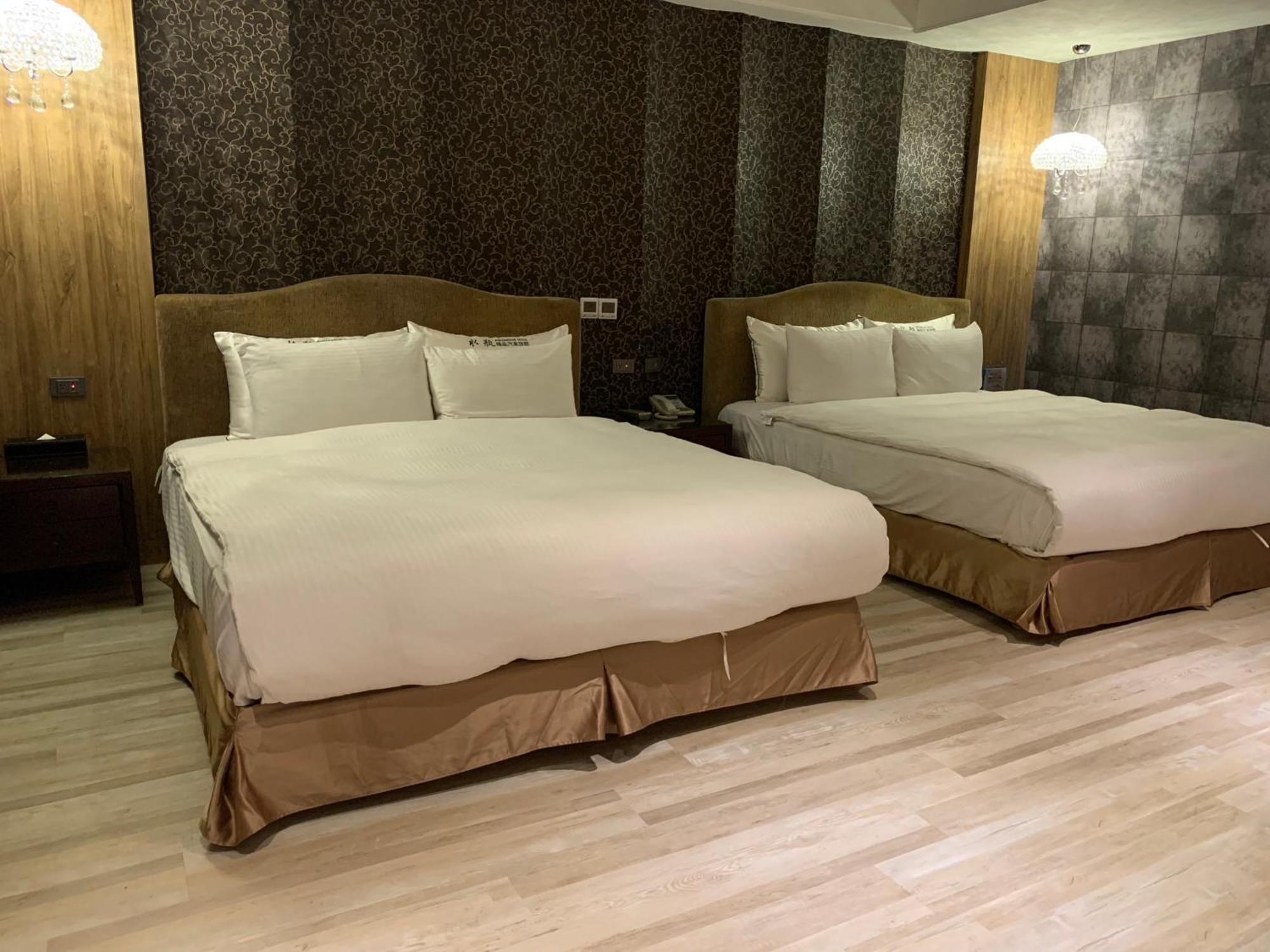 Aquarius Motel Taichung Bagian luar foto